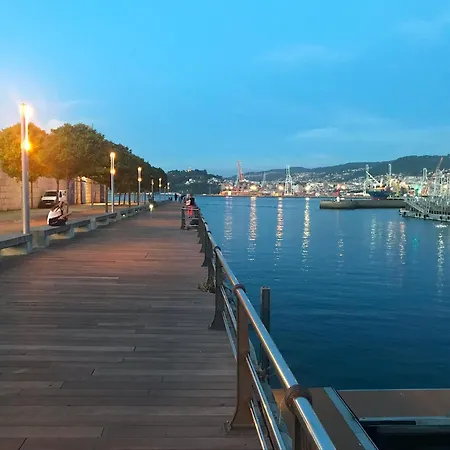 Piso Centrico De 5 Con Garaje En Lägenhet Vigo